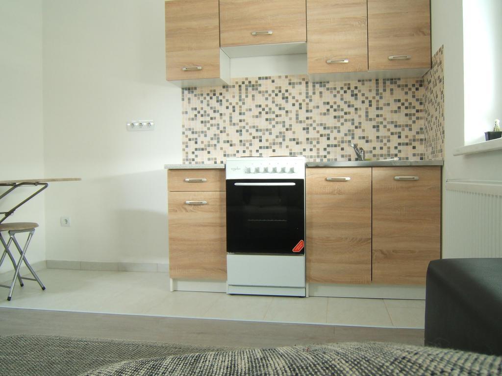 Kulturhaz Apartman Győr Zimmer foto